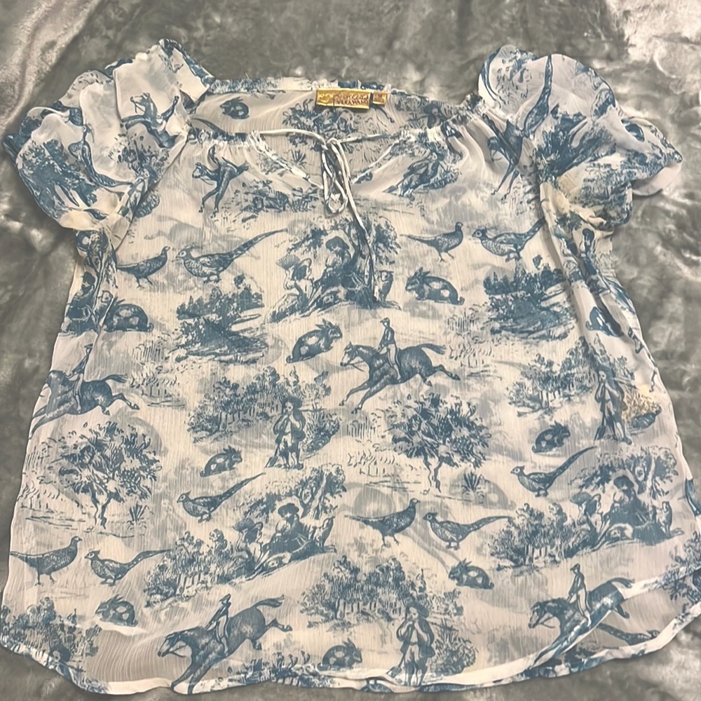 Princess Vera Wang Blue and White Top Size Medium